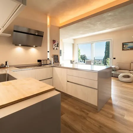 Casa Piero - Panoramic Terrace&parking Space Appartamento Garda (Verona)